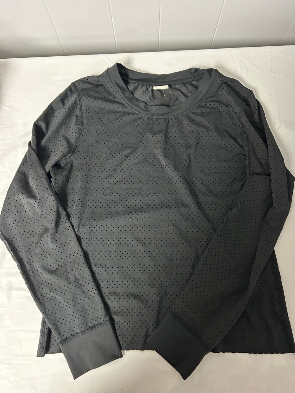 ZYIA breathable long sleeve shirt with holes black